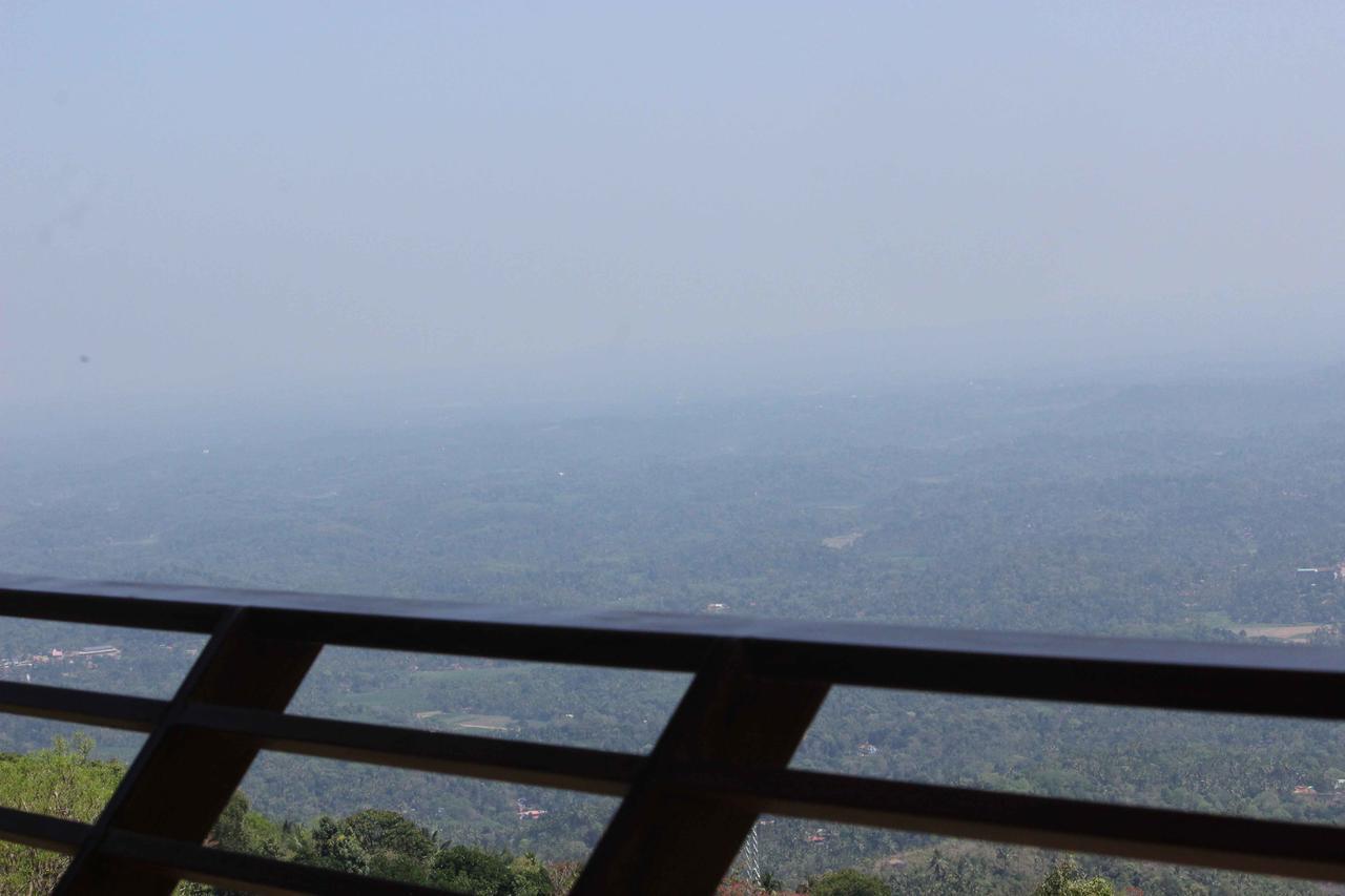 Vythiri Hills Hotel Buitenkant foto